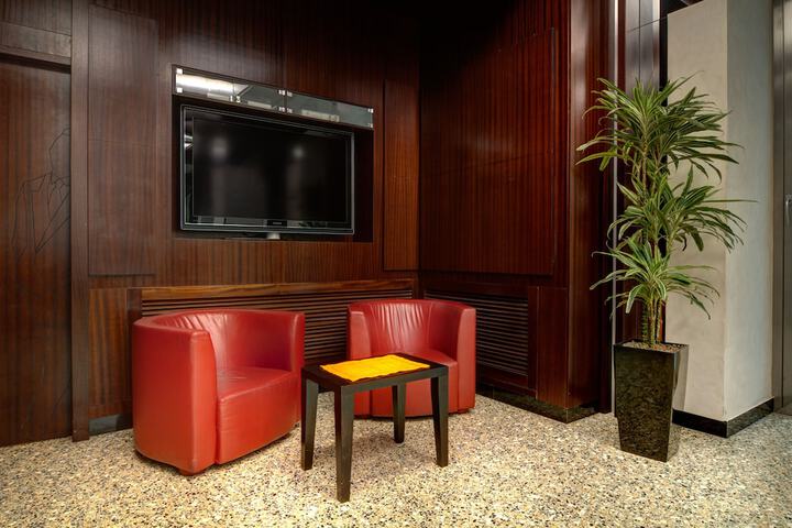 Lounge 55 of 62