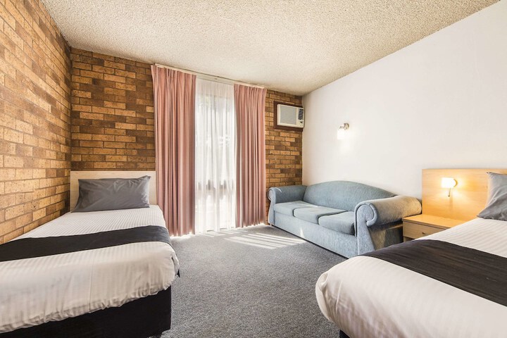 Room 7 of 42