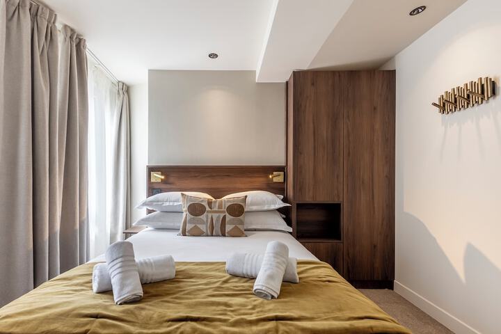 Room 9 of 65