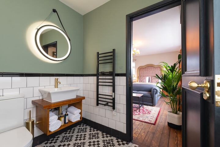 Room 9 of 23