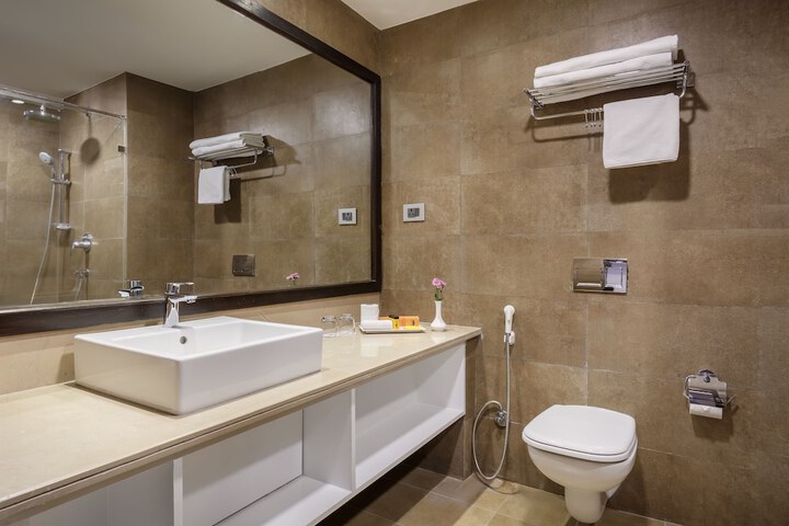 Room 10 of 32