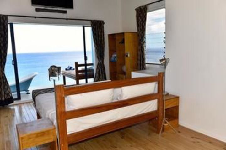 Room 11 of 25