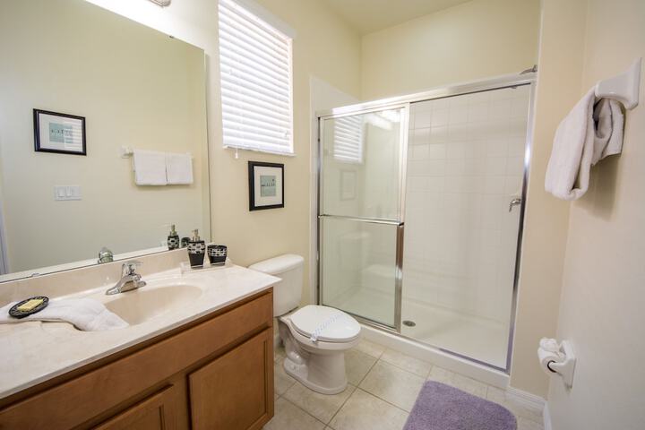 Room 6 of 221