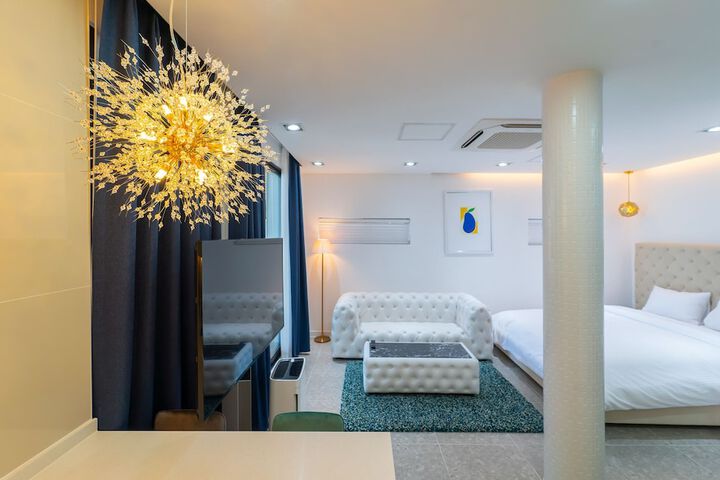 Room 8 of 60