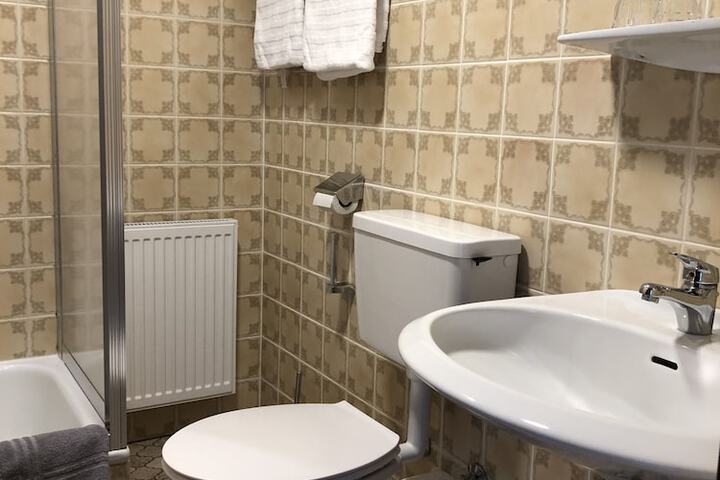 Room 11 of 30