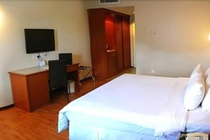 Room 7 of 10