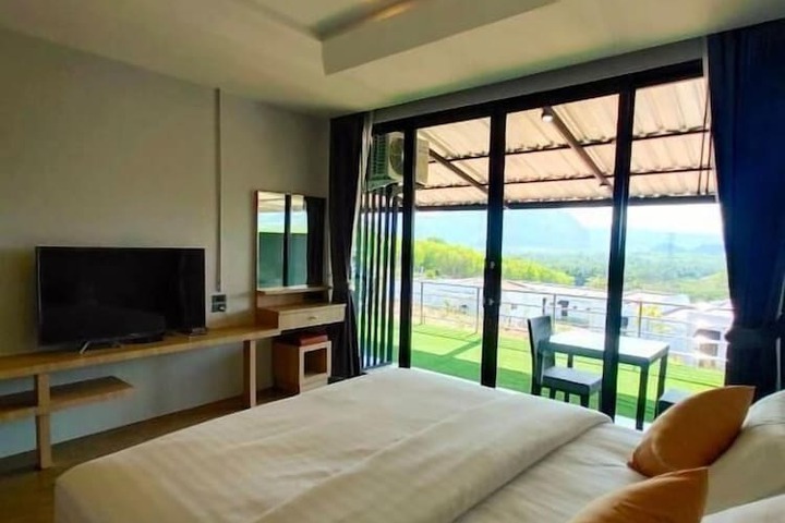 Room 4 of 43