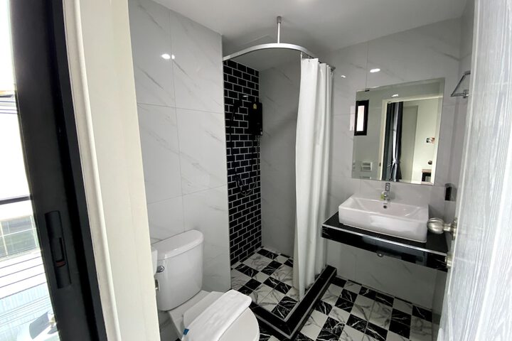 Room 21 of 29