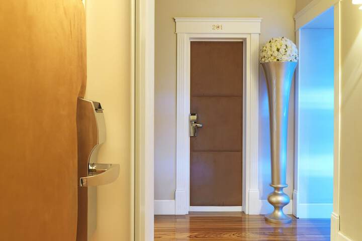 Ballroom/Hall 108 of 118