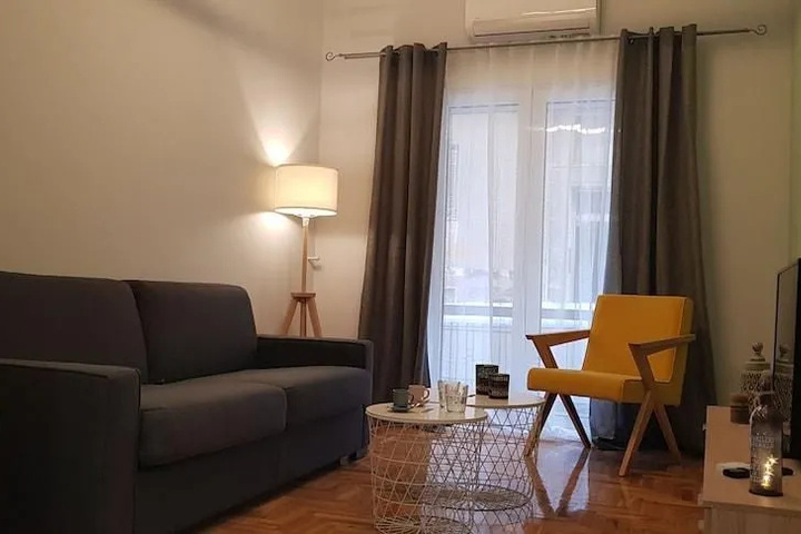 Room 4 of 18