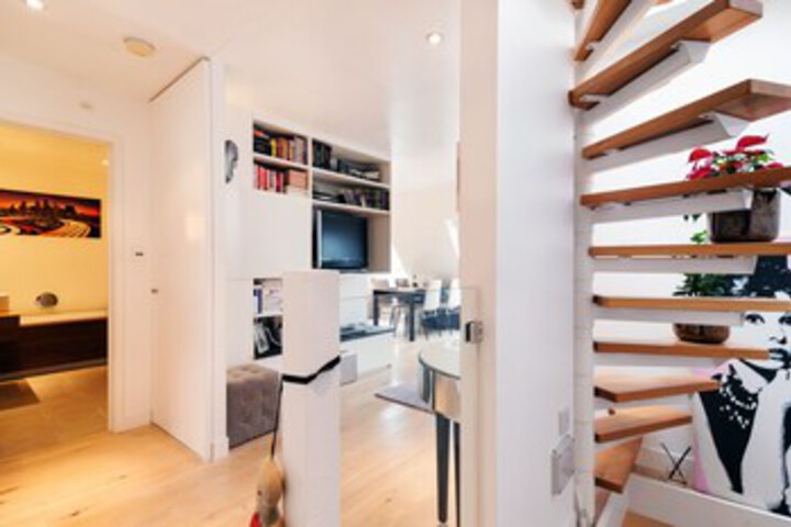 Room 8 of 17