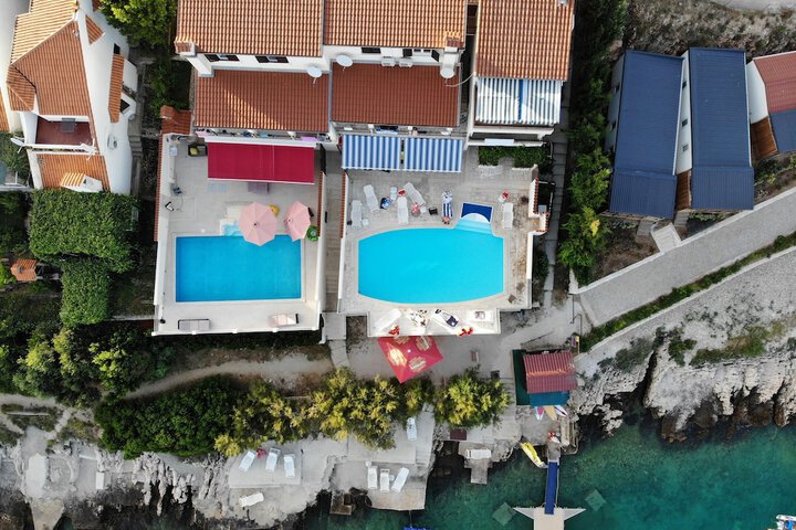 Hotel 43 of 44