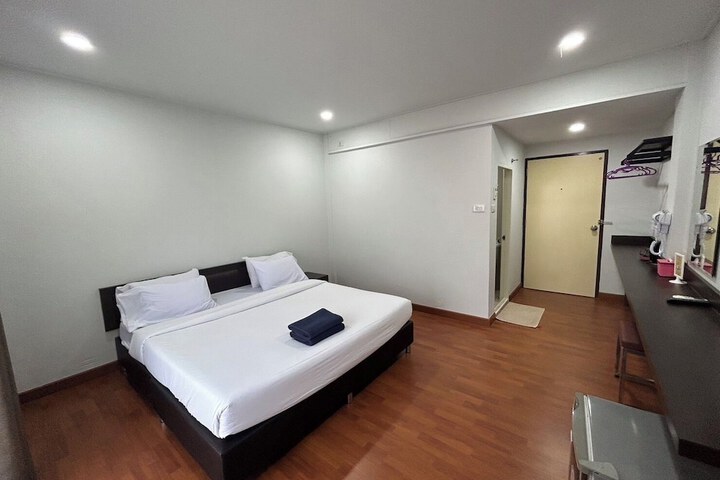 Room 7 of 16