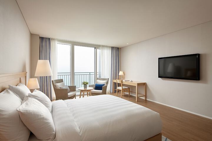 Room 16 of 181