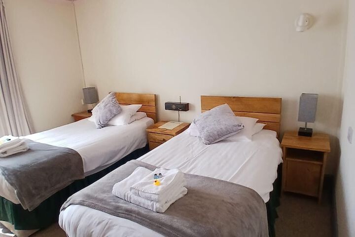 Room 4 of 16