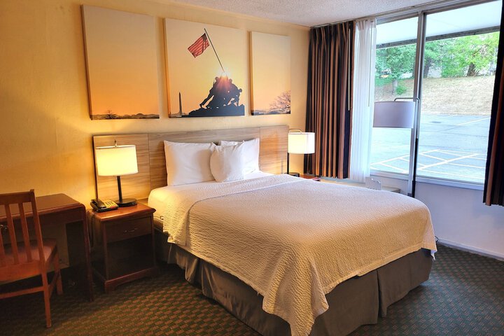 2 Queen Beds (1 of 12)