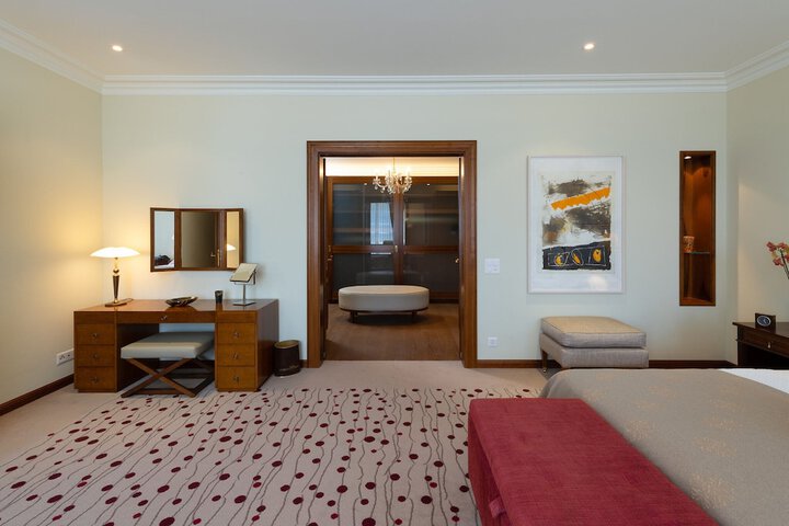 Room 50 of 233