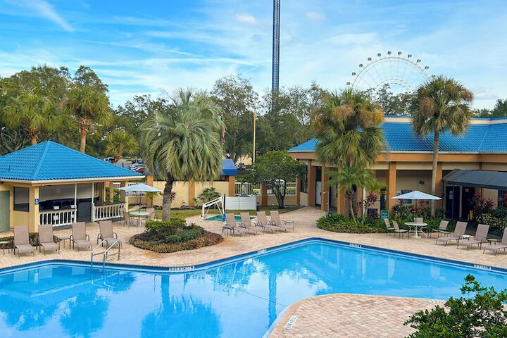 Hotel Pool