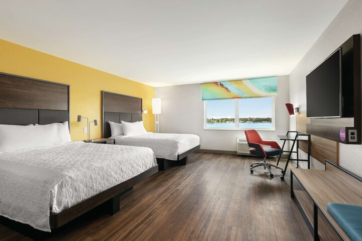 2 Queen Beds (10 of 11)