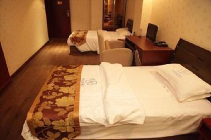 Room 19 of 39