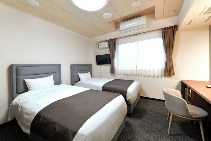 Room 4 of 17