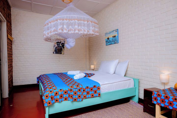 Room 53 of 144