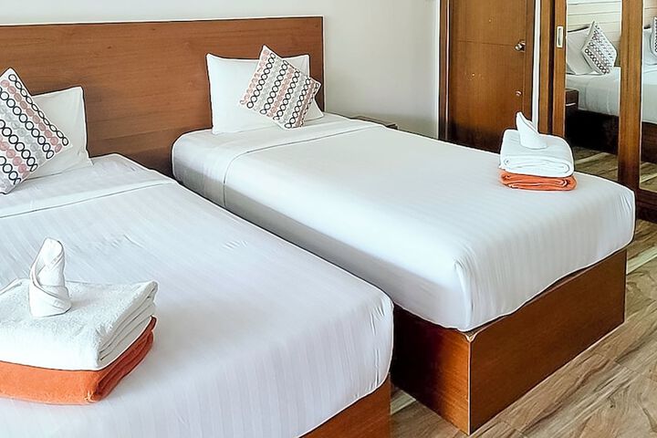 Room 25 of 100