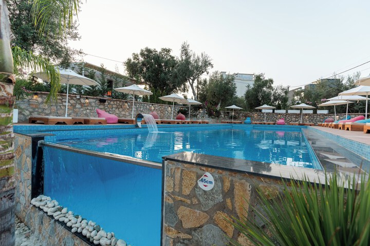 Pool 82 of 146