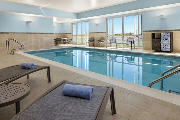 Photo of Springhill Suites BY Marriott Bettendorf Pool