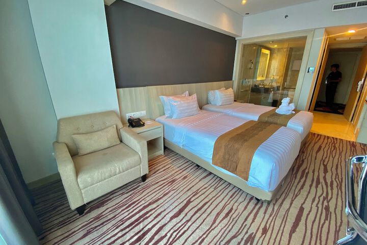 Room 10 of 25