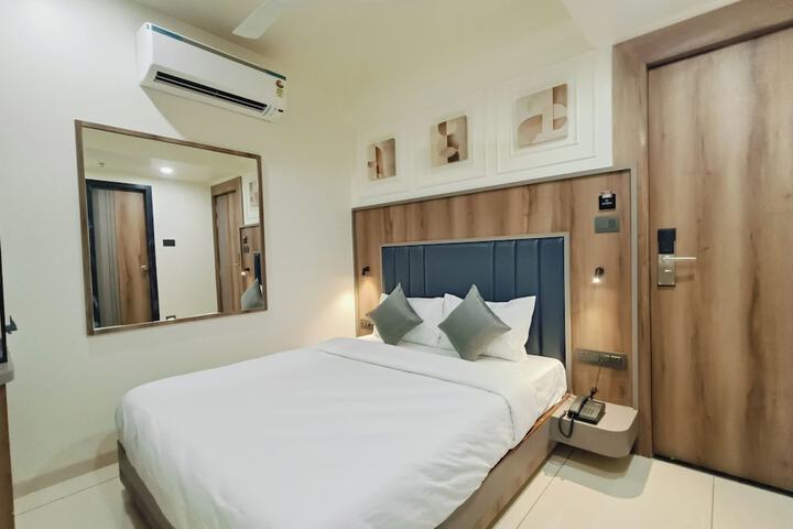 Room 8 of 76