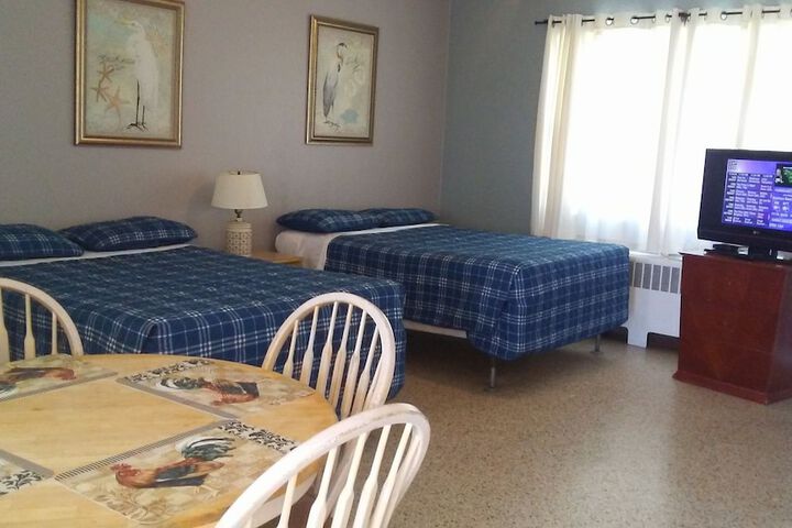 Room 3 of 8