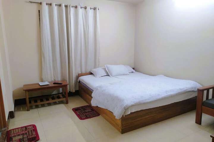 Room 6 of 33