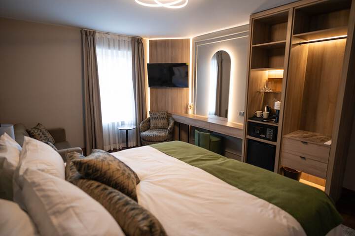 Room 3 of 25