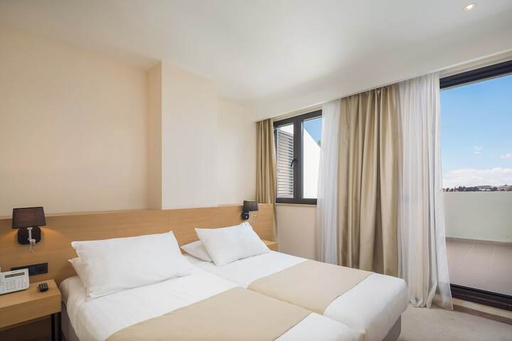 Room 42 of 87