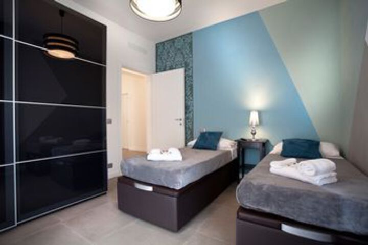 Room 12 of 36