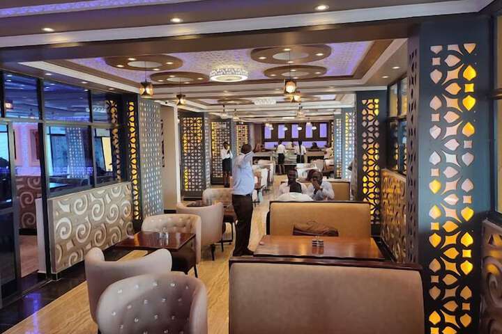 Lounge 19 of 24