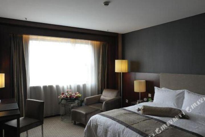 Junyi Dynasty Hotel