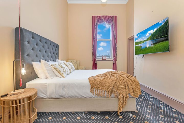 Room 4 of 41