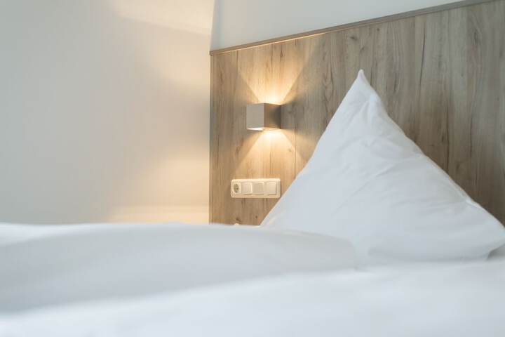 Room 4 of 81
