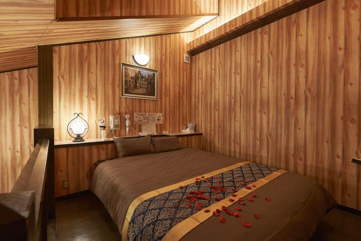 Room 11 of 28