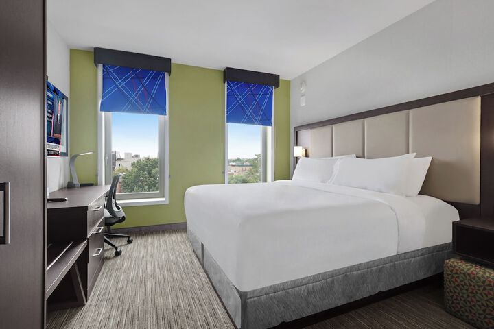 Single King Bed (1 of 4)