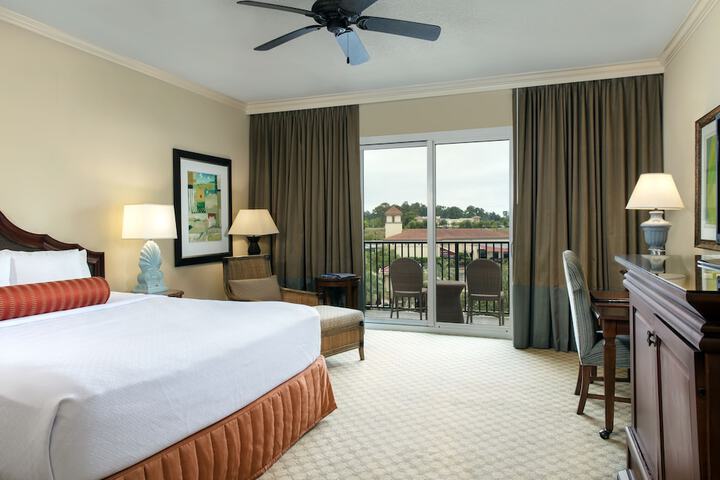 Room 10 of 100