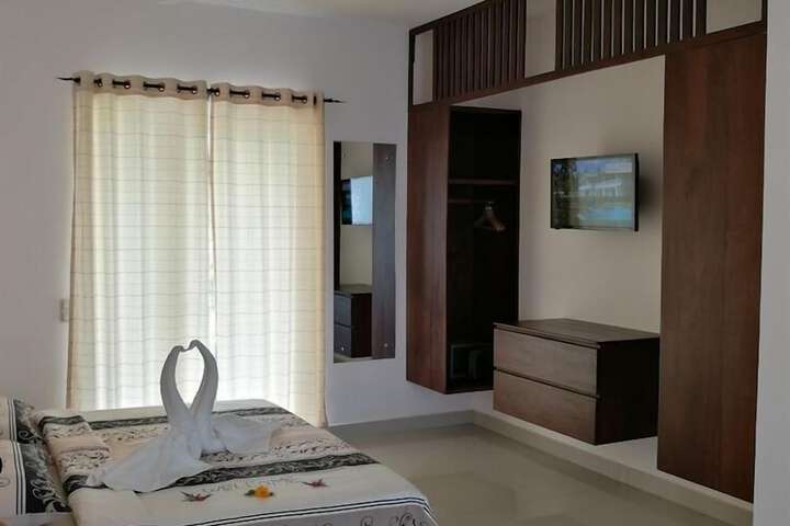 Room 5 of 12