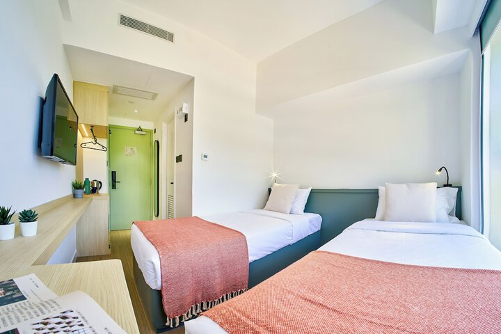 Room 13 of 34