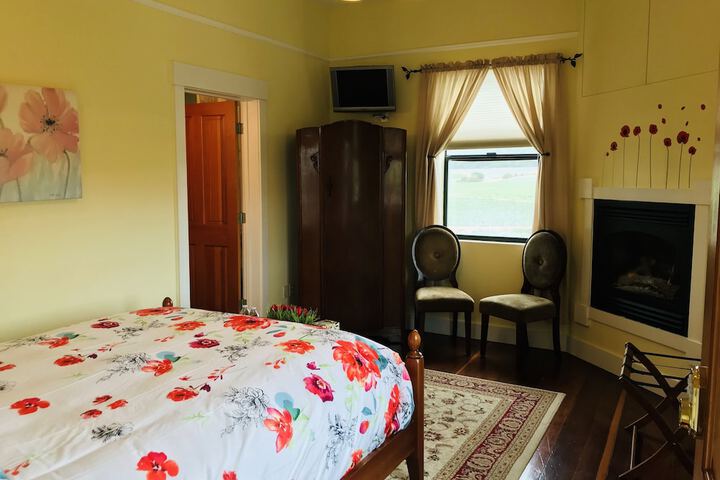 Room 9 of 74