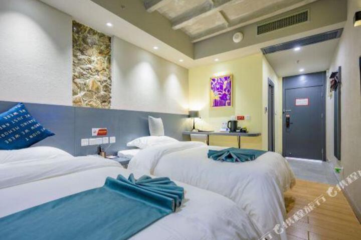 809 micro Resort Town Hotel