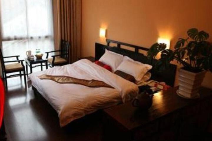 Room 3 of 12