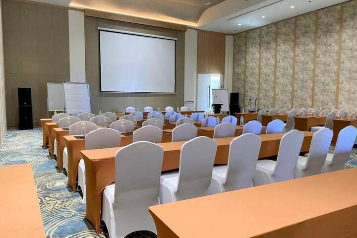 Business Center 118 of 130