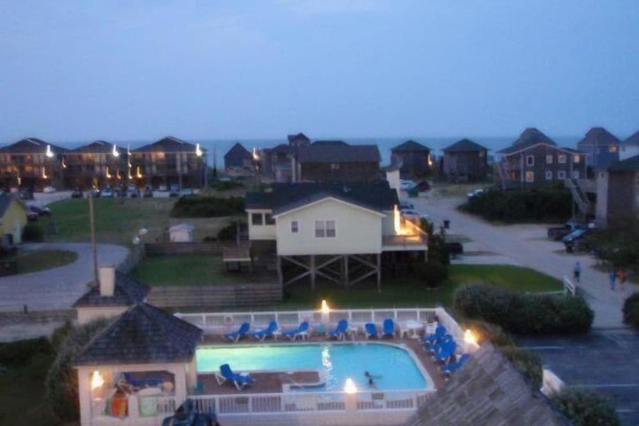 Hotel with Pool